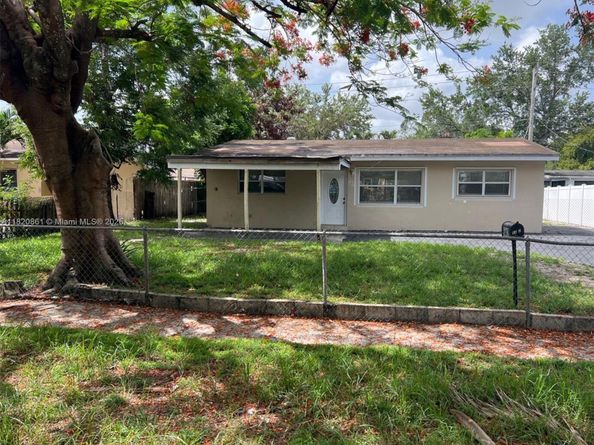 6442 Oak St, Hollywood FL 33024