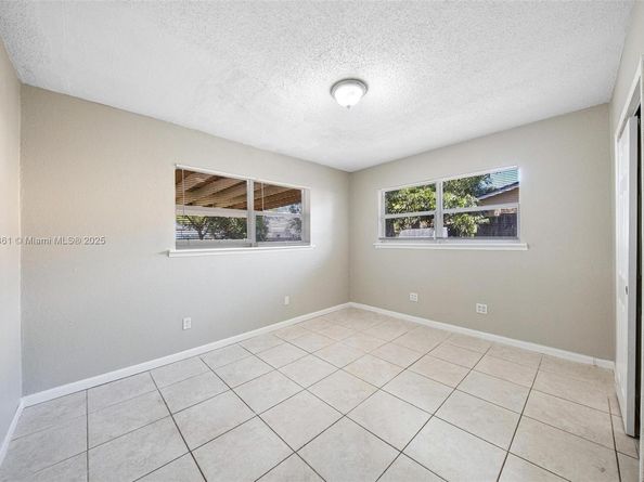6442 Oak St, Hollywood FL 33024