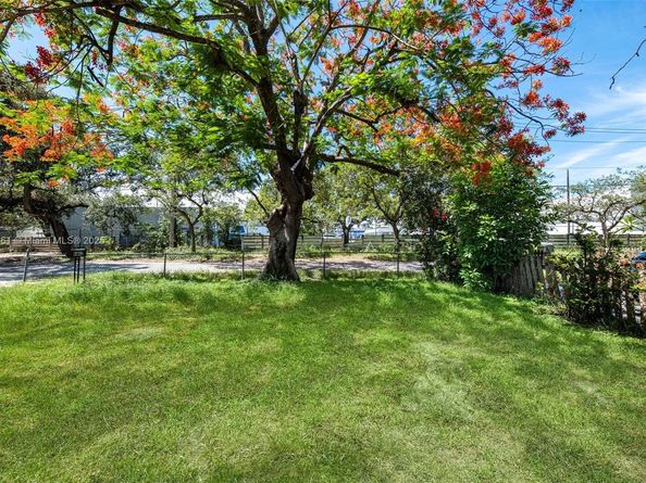 6442 Oak St, Hollywood FL 33024