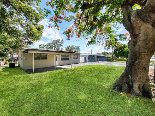 6442 Oak St, Hollywood FL 33024