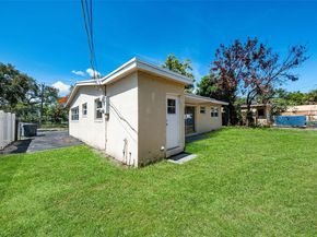 6442 Oak St, Hollywood FL 33024