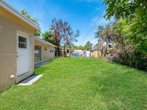 6442 Oak St, Hollywood FL 33024