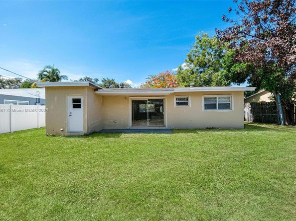 6442 Oak St, Hollywood FL 33024
