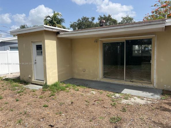 6442 Oak St, Hollywood FL 33024