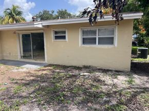 6442 Oak St, Hollywood FL 33024