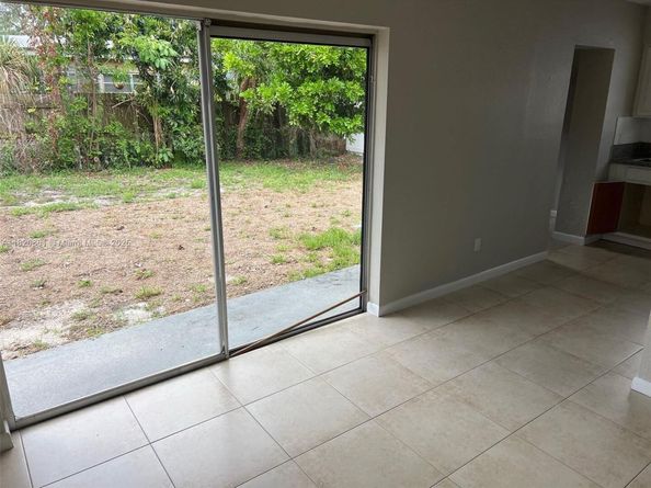 6442 Oak St, Hollywood FL 33024