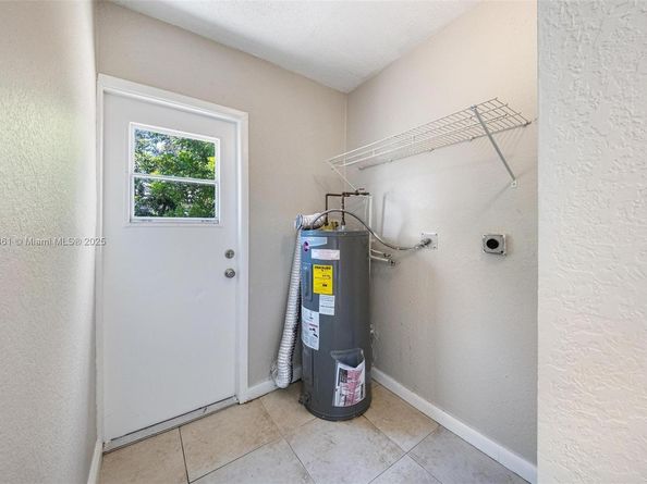 6442 Oak St, Hollywood FL 33024