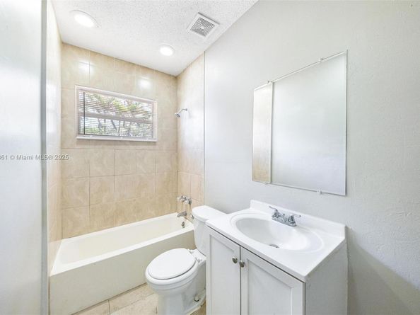 6442 Oak St, Hollywood FL 33024