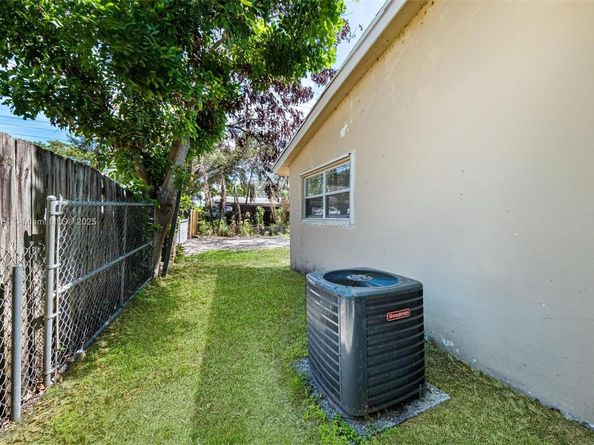 6442 Oak St, Hollywood FL 33024