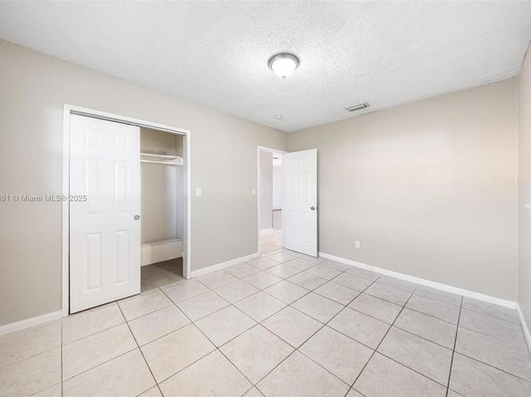 6442 Oak St, Hollywood FL 33024