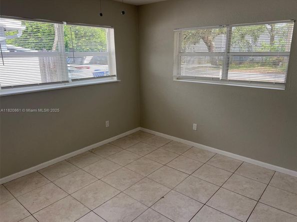 6442 Oak St, Hollywood FL 33024