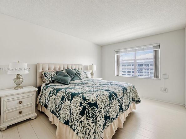 1980 S Ocean Dr 21E, Hallandale Beach FL 33009