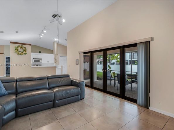 400 NW 202nd Way, Pembroke Pines FL 33029