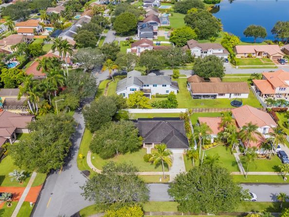 400 NW 202nd Way, Pembroke Pines FL 33029