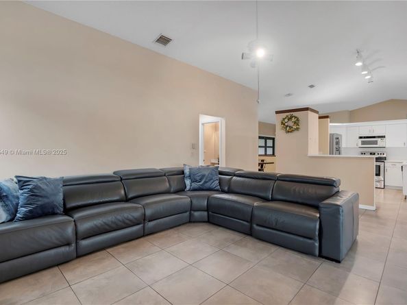 400 NW 202nd Way, Pembroke Pines FL 33029
