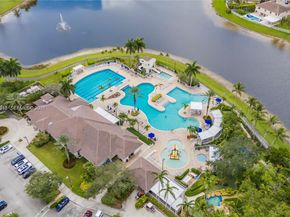 800 Lavender Cir, Weston FL 33327
