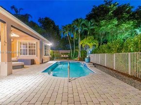 800 Lavender Cir, Weston FL 33327