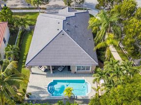 800 Lavender Cir, Weston FL 33327
