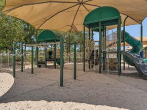 800 Lavender Cir, Weston FL 33327