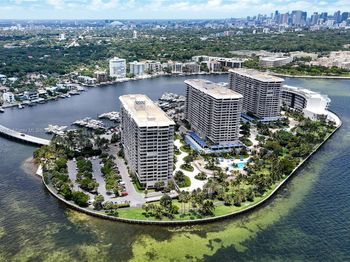 2 Grove Isle Dr