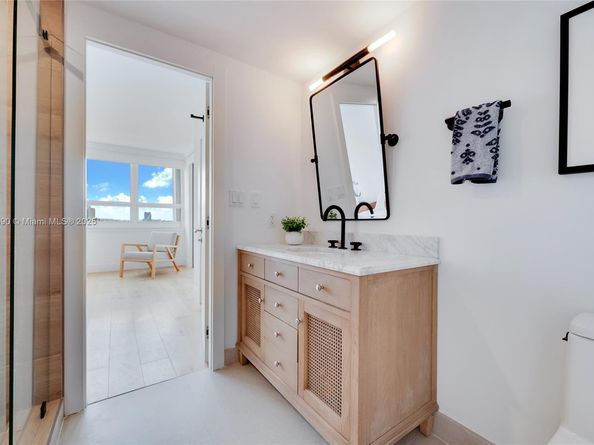 2 Grove Isle Dr B1108, Miami FL 33133