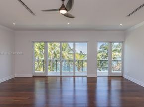 425 N Shore Dr, Miami Beach FL 33141