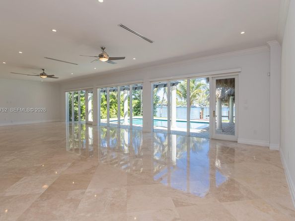425 N Shore Dr, Miami Beach FL 33141