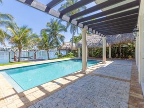 425 N Shore Dr, Miami Beach FL 33141
