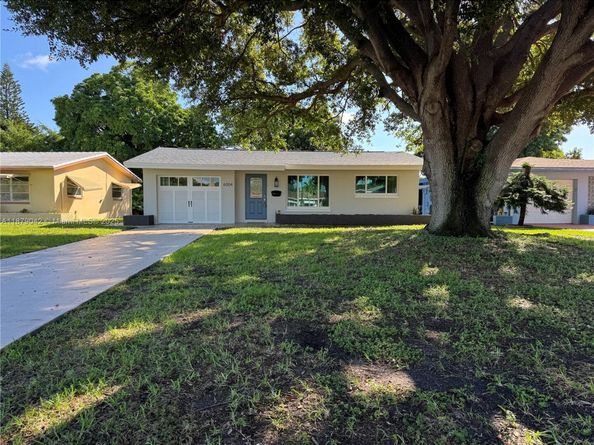 6004 NW 70th Ave, Tamarac FL 33321