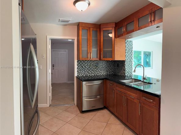 6004 NW 70th Ave, Tamarac FL 33321