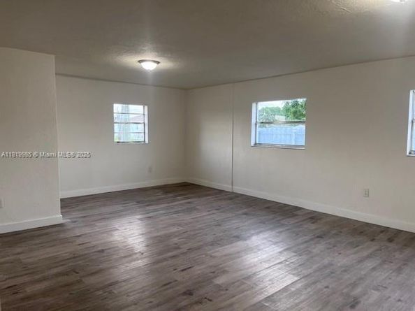 21221 SW 120 Ave, Miami FL 33177