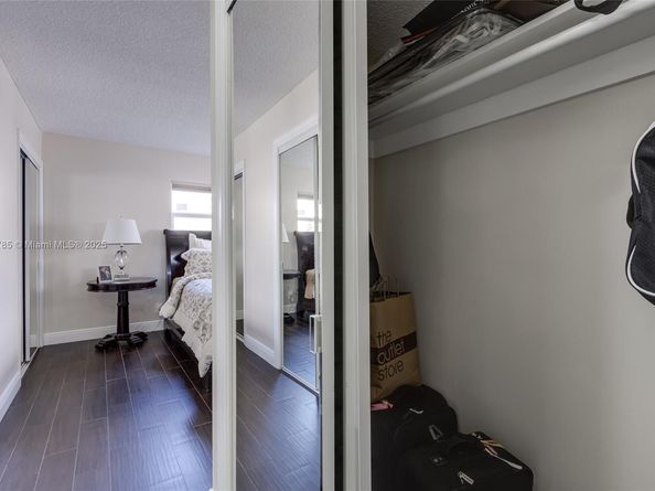 420 NE 12th Ave 208, Hallandale Beach FL 33009