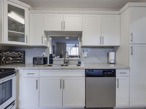 420 NE 12th Ave 208, Hallandale Beach FL 33009