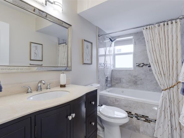 420 NE 12th Ave 208, Hallandale Beach FL 33009