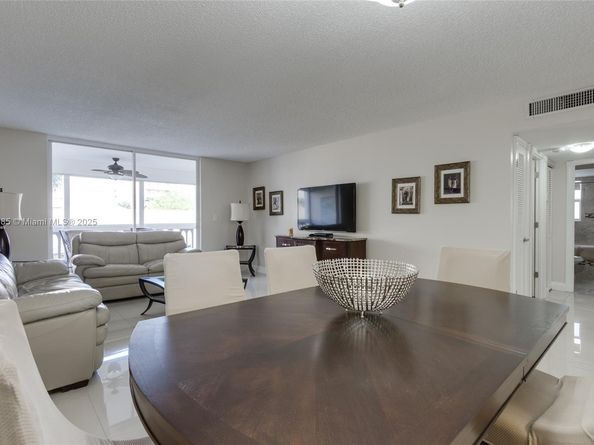 420 NE 12th Ave 208, Hallandale Beach FL 33009