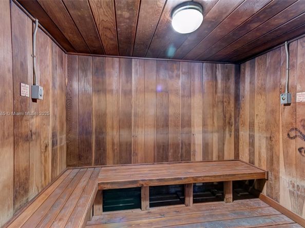 420 NE 12th Ave 208, Hallandale Beach FL 33009