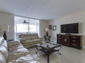 420 NE 12th Ave 208, Hallandale Beach FL 33009