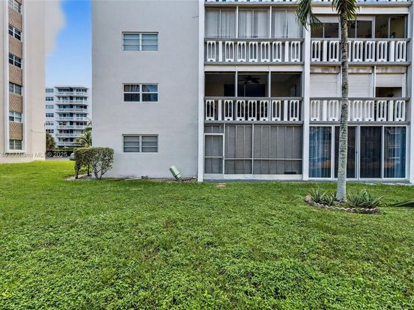 420 NE 12th Ave 208, Hallandale Beach FL 33009
