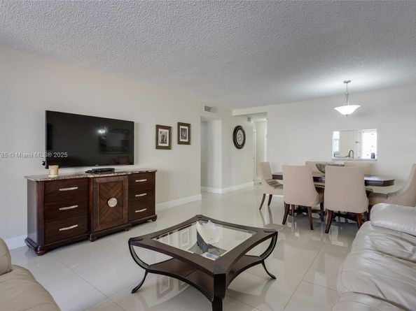 420 NE 12th Ave 208, Hallandale Beach FL 33009