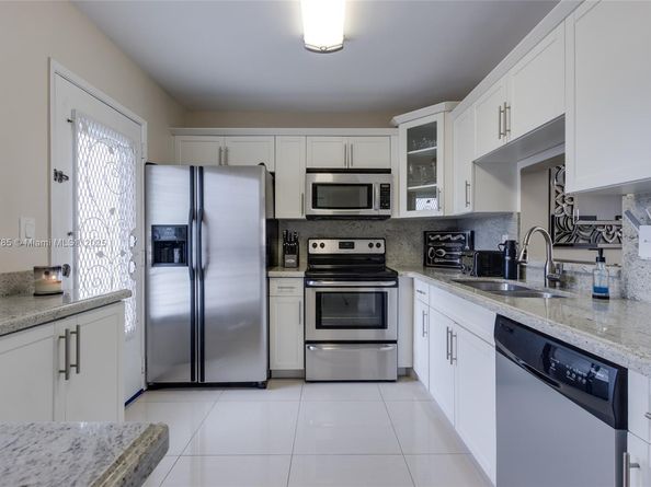 420 NE 12th Ave 208, Hallandale Beach FL 33009