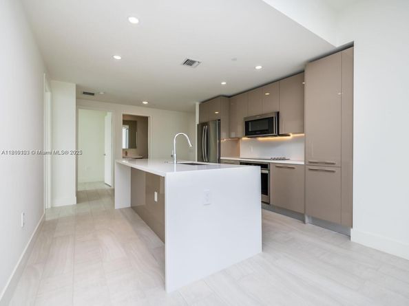 2000 Metropica Way 2509, Sunrise FL 33323