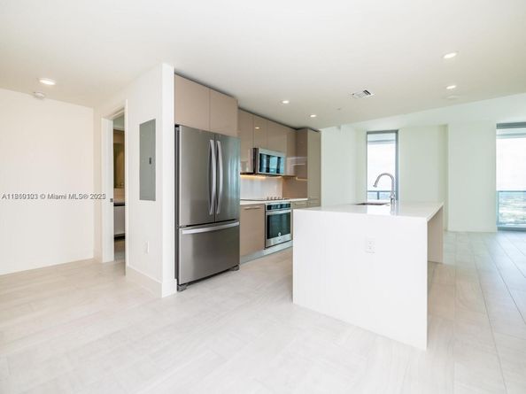2000 Metropica Way 2509, Sunrise FL 33323
