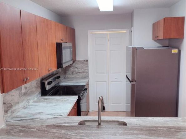 654 SW 106th Ave 1502, Pembroke Pines FL 33025