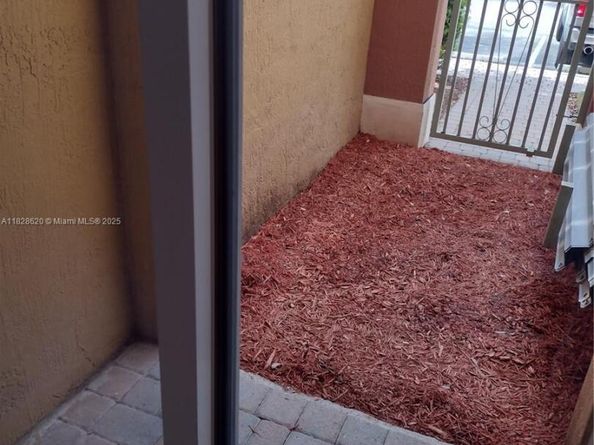 654 SW 106th Ave 1502, Pembroke Pines FL 33025