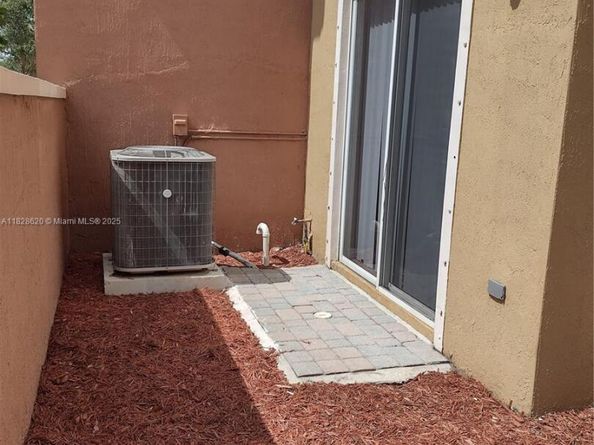654 SW 106th Ave 1502, Pembroke Pines FL 33025