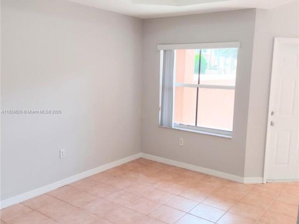654 SW 106th Ave 1502, Pembroke Pines FL 33025