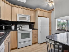 7145 N Huntington Ln 205, Delray Beach FL 33446