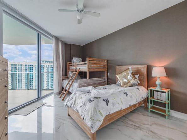 17111 Biscayne Blvd 2303, North Miami Beach FL 33160