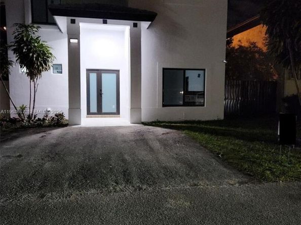 18450 NW 56th Pl, Miami Gardens FL 33055