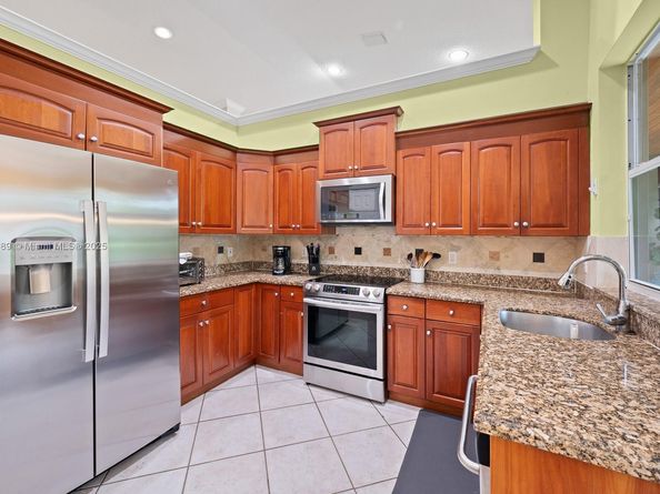 10621 SW 77th Ave, Pinecrest FL 33156